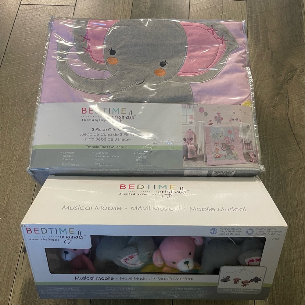 NIB 3 piece crib set & matching mobile